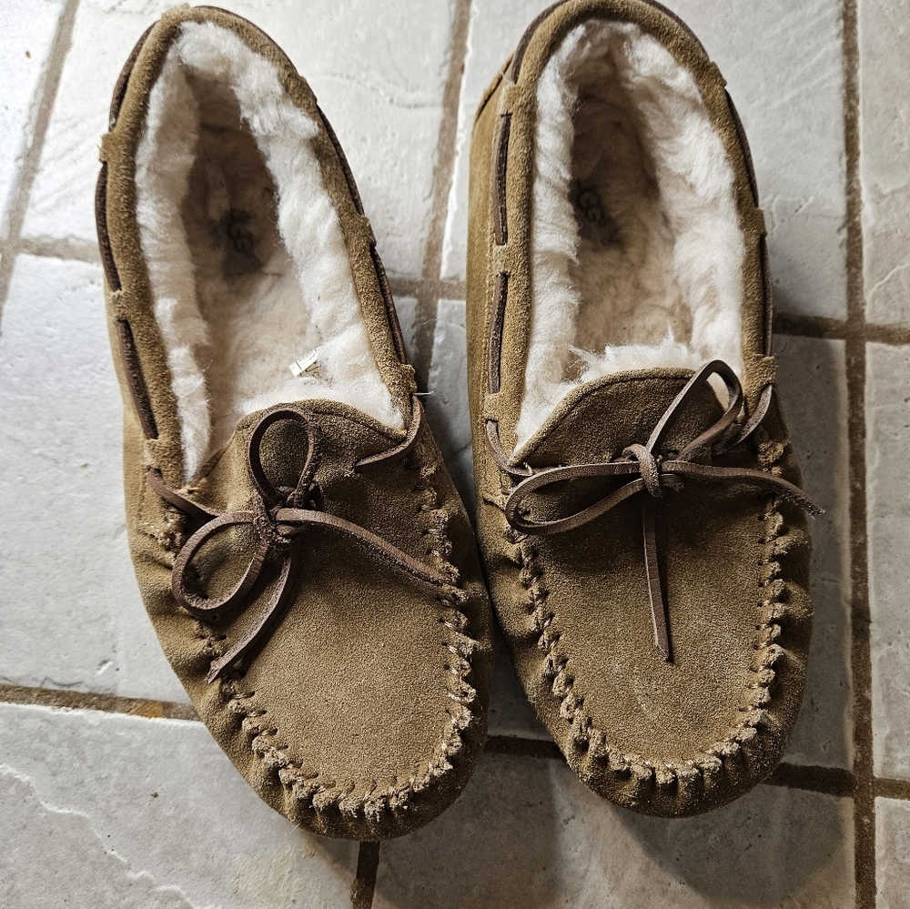 Ugg Dakota size 5 chestnut